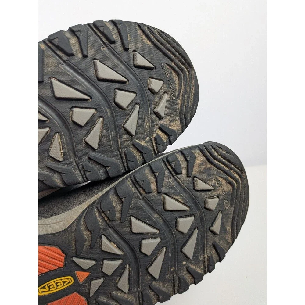 Keen Boys Sz 5 Targhee Hiking Trail Shoes Waterproof Bungee Pull Active Sneakers